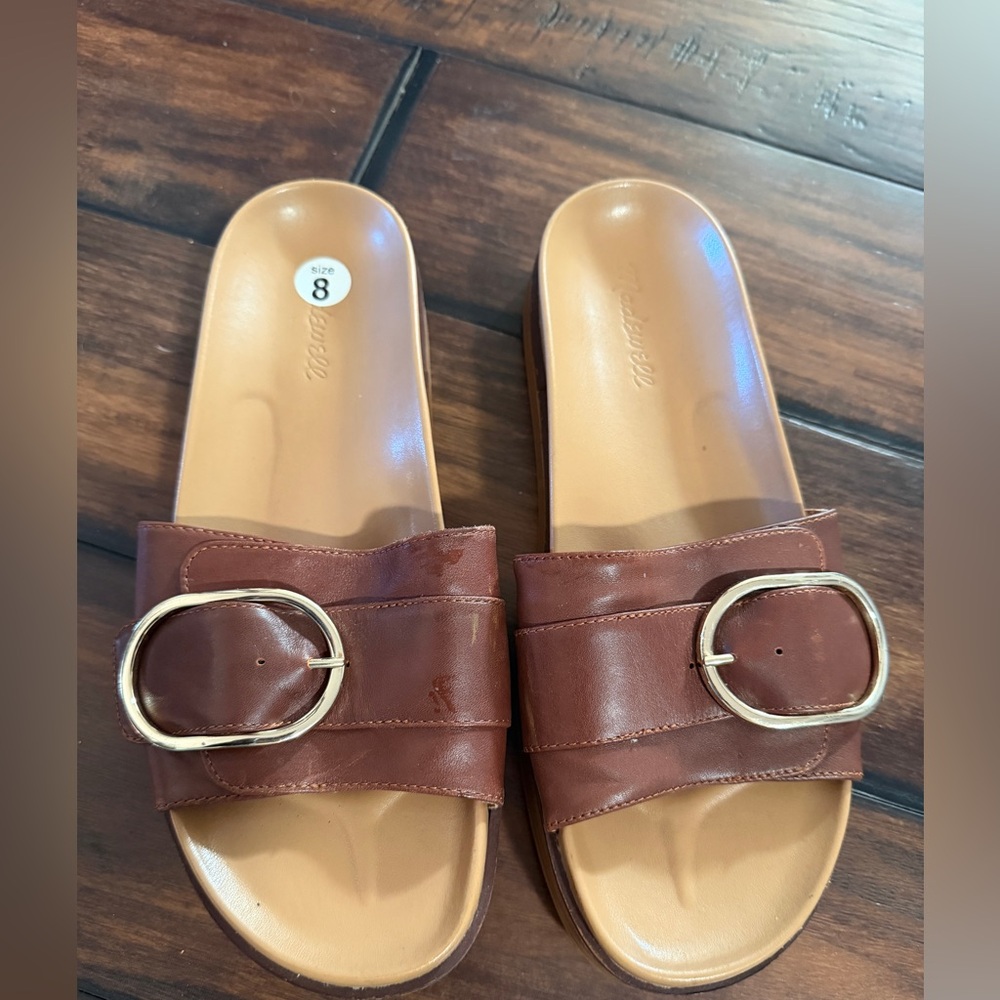 The Dayna Buckle-Strap Sandals
Woman’s size 8 - Picture 2 of 4